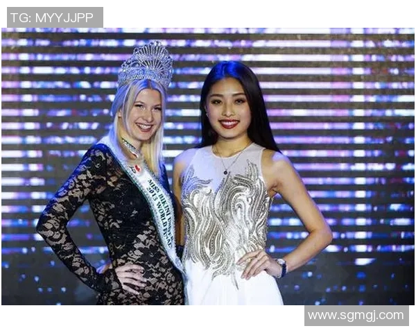 比基尼时尚潮流演变与文化影响探讨，展现独特的夏日风情与自由精神